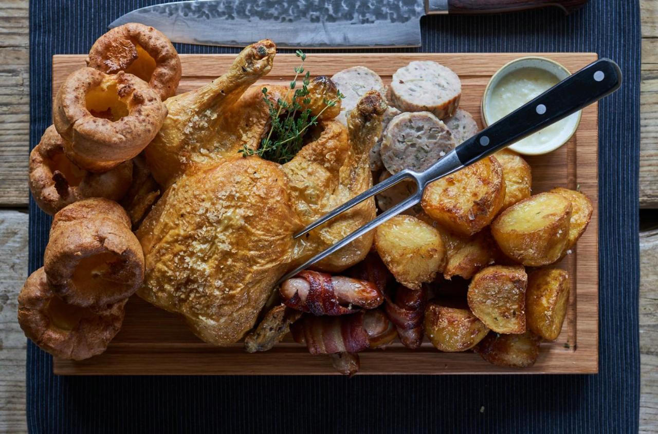فندق ميتري كنغستون أبون تامْسْ المظهر الخارجي الصورة Sunday roast