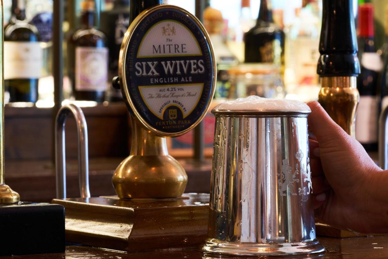 فندق ميتري كنغستون أبون تامْسْ المظهر الخارجي الصورة Mitre Six Wives