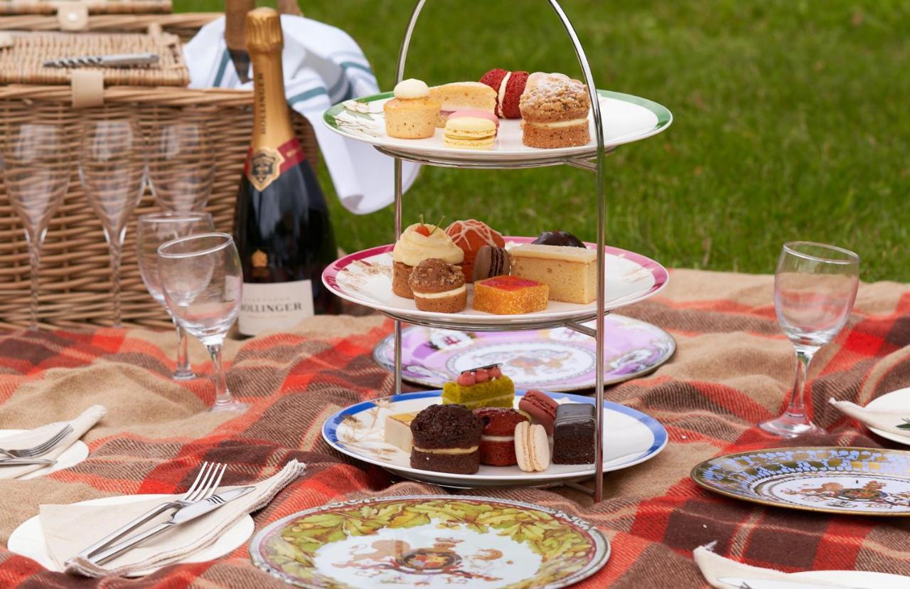 فندق ميتري كنغستون أبون تامْسْ المظهر الخارجي الصورة A picnic