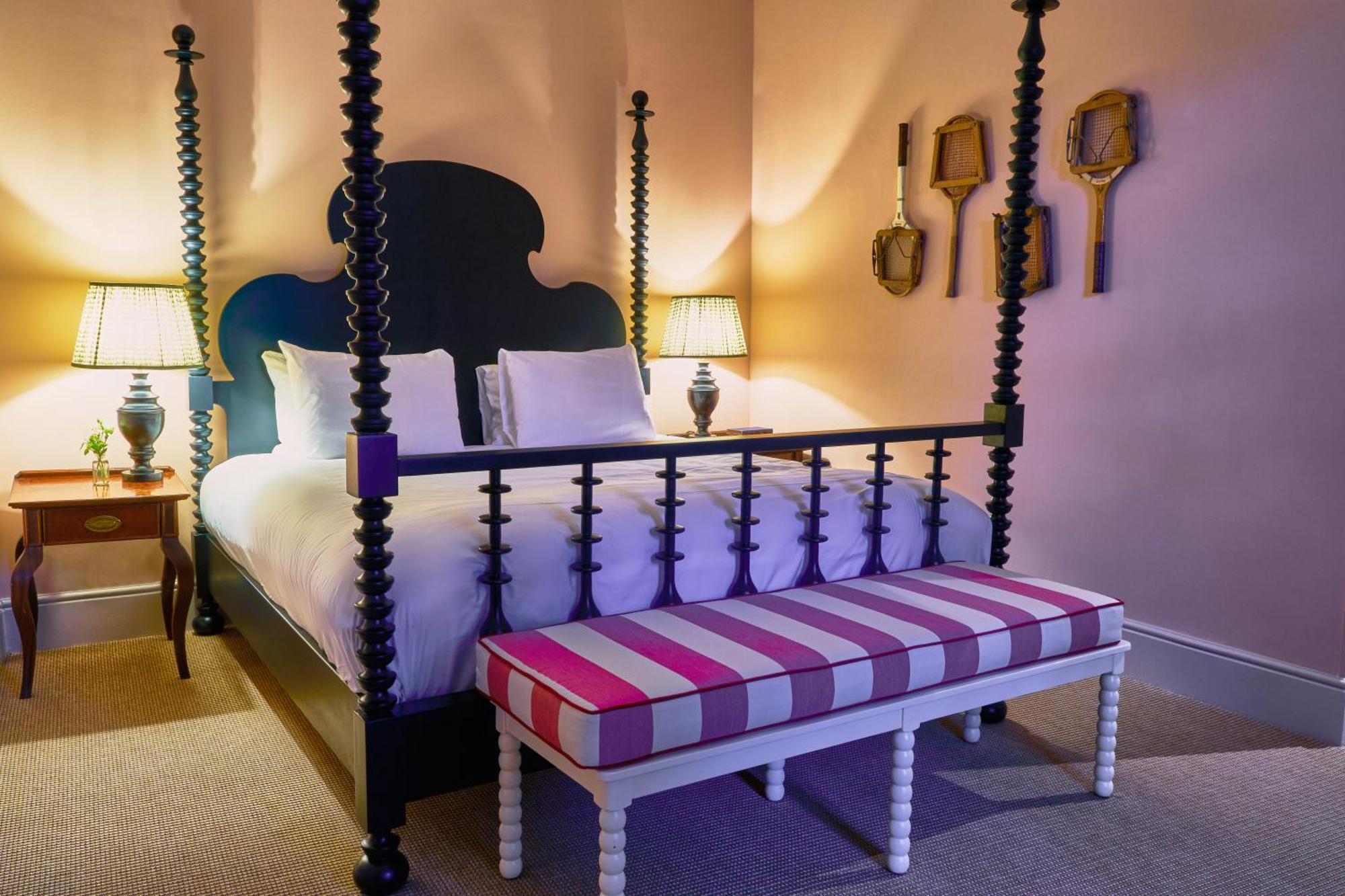 فندق ميتري كنغستون أبون تامْسْ المظهر الخارجي الصورة A guest room at the Hotel du Pont
