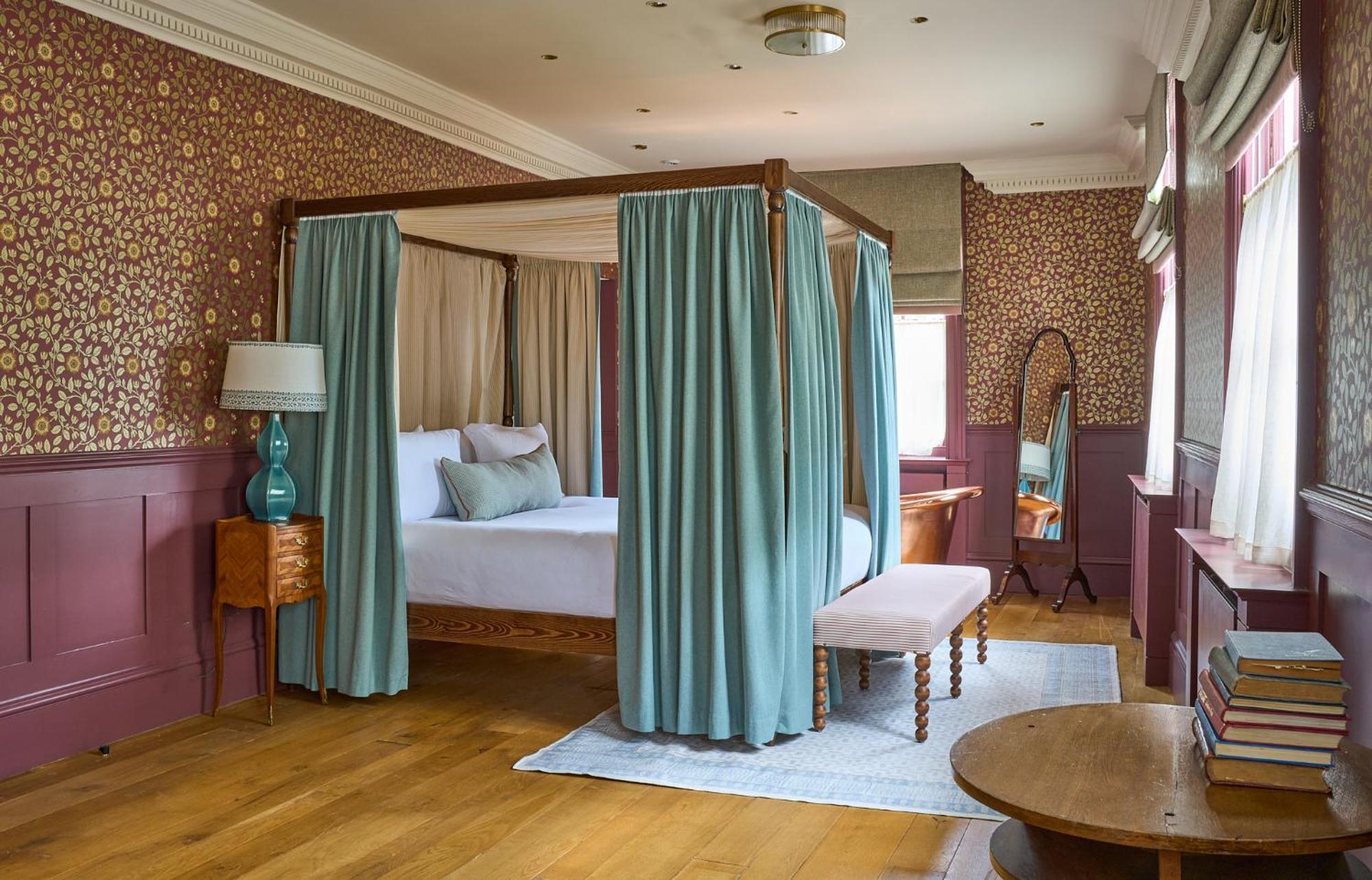 فندق ميتري كنغستون أبون تامْسْ المظهر الخارجي الصورة A bedroom at the hotel