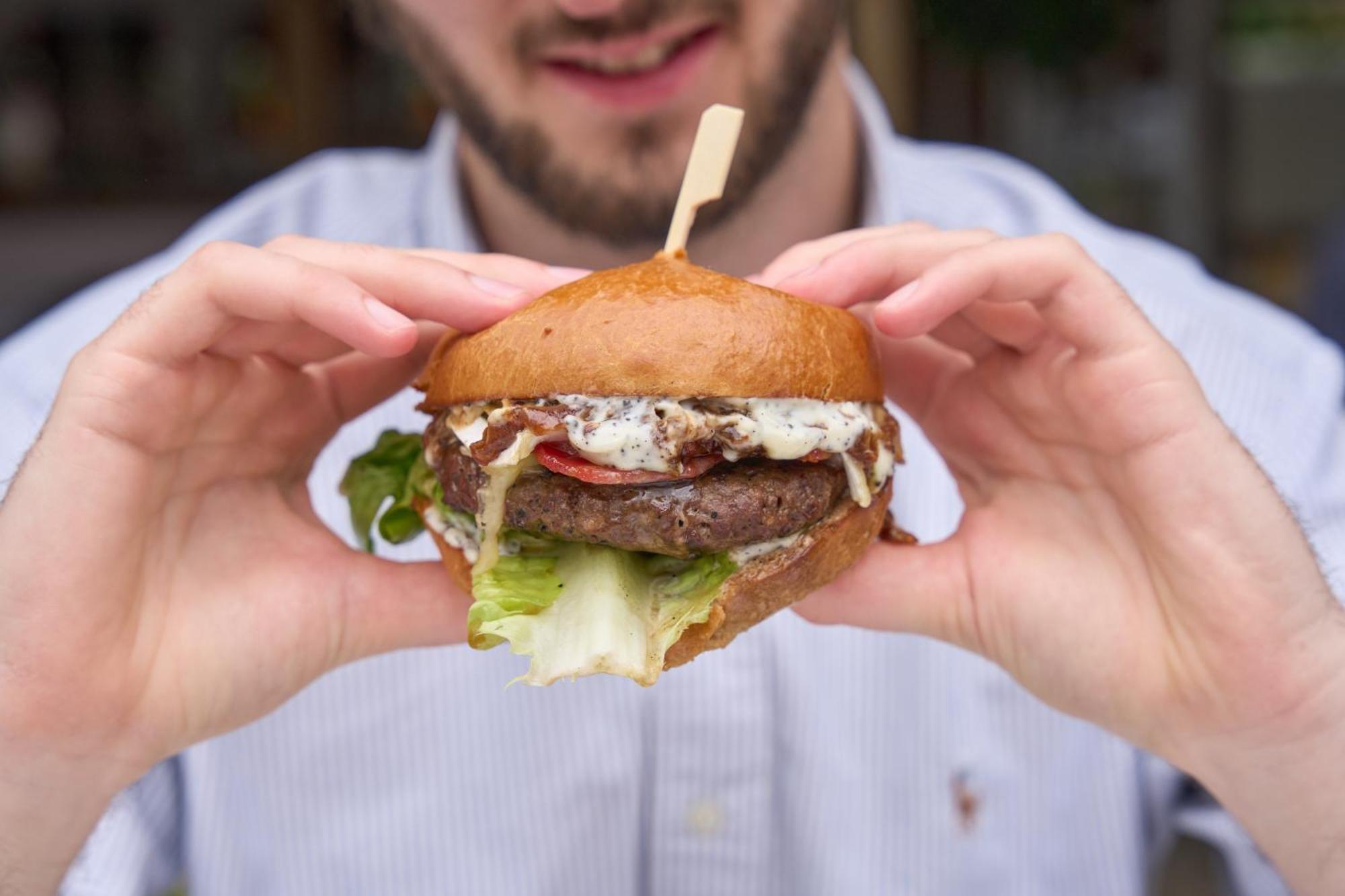فندق ميتري كنغستون أبون تامْسْ المظهر الخارجي الصورة A burger