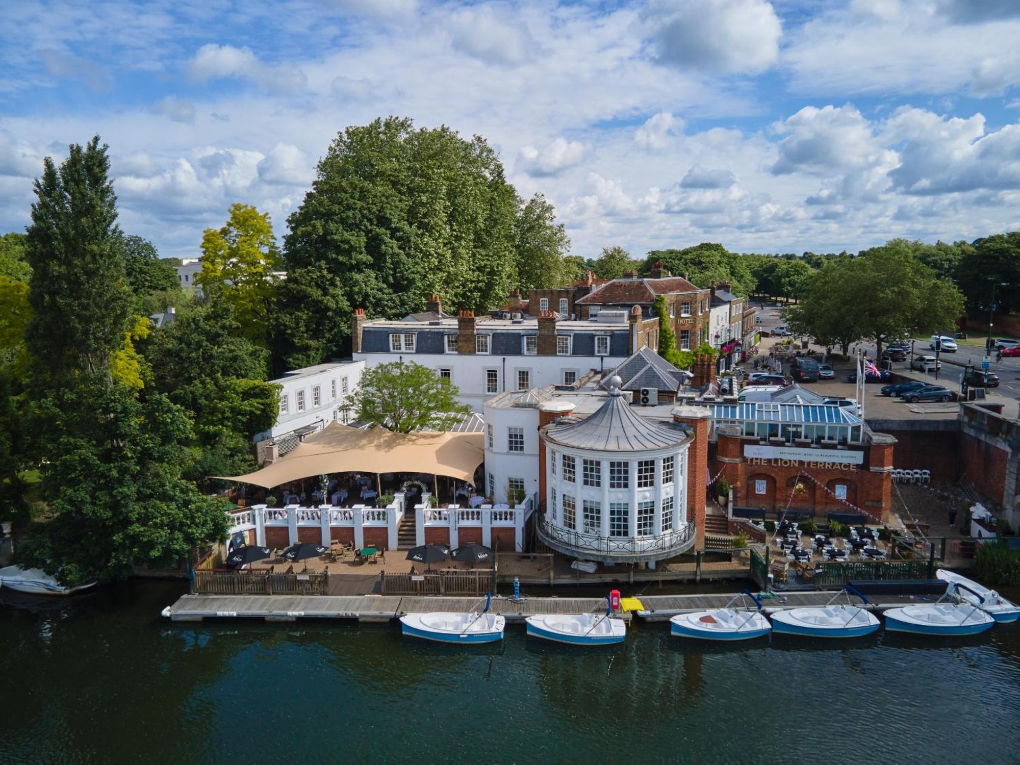 فندق ميتري كنغستون أبون تامْسْ المظهر الخارجي الصورة The River Wey at Farnham